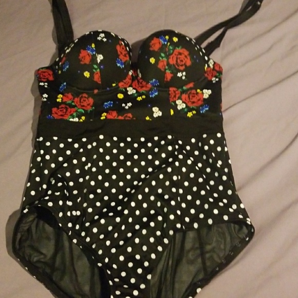 PRICE FIRM Torrid Floral Dot Puah -Up Swimsuite - Picture 4 of 7